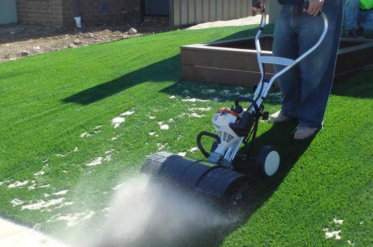 artificial-grass-installation-brush-sand